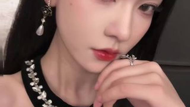 姐妹又来媚粉了 #定妆照 #花絮 #梅莉 #穿搭