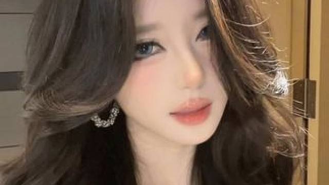 古早感冷脸美人妆妆教来啦~不愧是经济上行时期的审美！
#妆教 #妆面记录 #美妆 #分享妆容 #古早