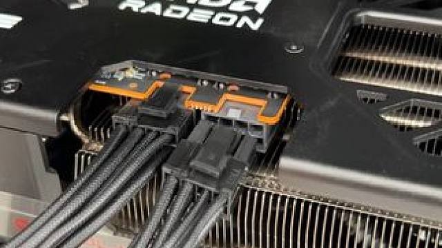 热拔插会不会冒火花！ #diy电脑 #装机 #电脑 #数码科技