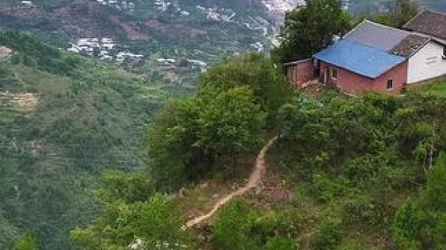 朋友来接我下山买盐了，太不容易啦...#盘山公路 #山川美景 #大峡村 #山路驾驶