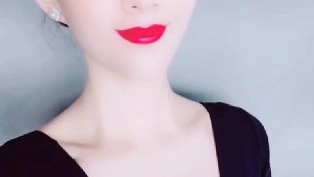 春心莫共花争发一寸相思一寸灰