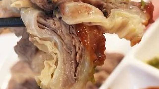 减肥路上的绊脚石可真多，这酱肉包子也太香啦！ #寻味烟火气 #减肥路上的绊脚石 #好好吃饭大赛 #非