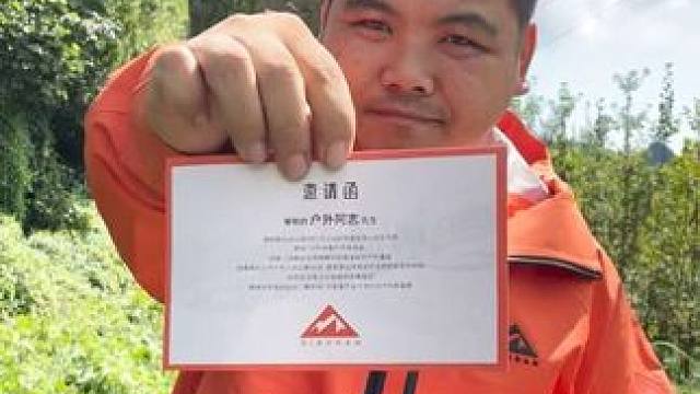 这是我见过的不一样的悬崖寨，进入其中的木栈道早已破烂不堪，时至今日生活痕迹仍旧保存完好#户外阿志