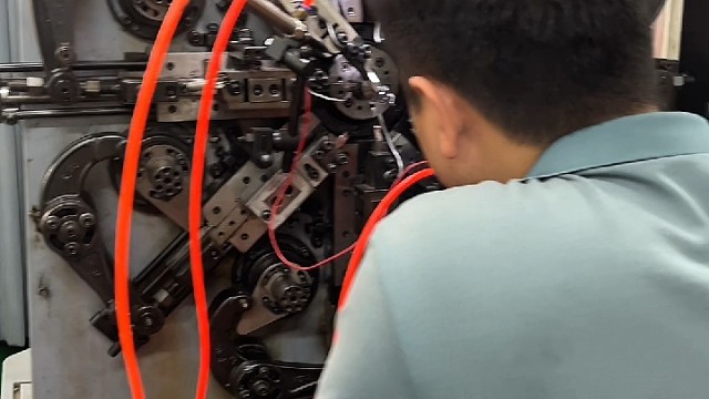 还得是范师傅调弹簧这么厉害 #弹簧 #好工匠弹簧