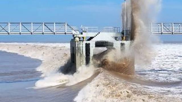 钱塘江大潮是浙江献给世界的一场自然与文明共振的宏大演出——它既是地球地质奇迹的展示，也是中华文化连续
