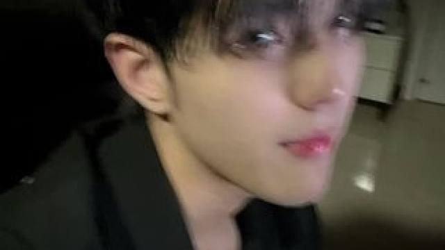 你可以玩我的魔丸 因为有两个 但是你不能玩我的心因为我只有一颗心