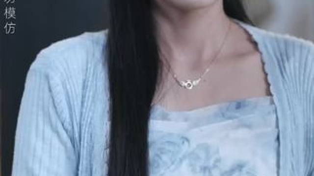 他总梦见未婚妻被蛛丝拖入老宅，直到见她老家满墙蛛网 #情丝的秘密 #宅家dou剧