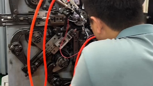 弹簧源头厂家，支持定做各种弹簧