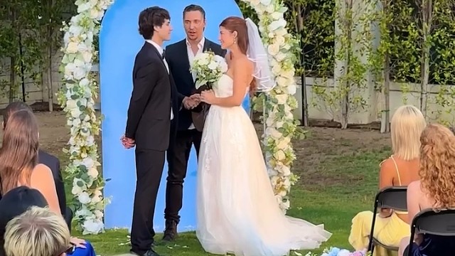 嗷嗷～难忘的婚礼～#狗子的迷惑行为