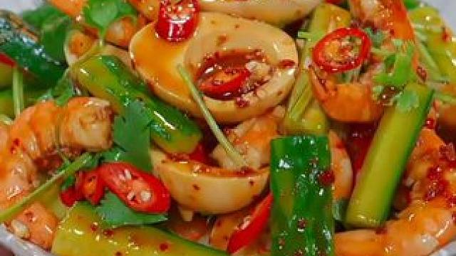 孩子的早餐一定要快还要有营养，可以试试这个黑猪午餐肉三明治