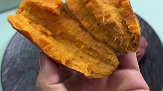 微波炉还能熬小米粥，这也太方便啦，10分钟搞定南瓜小米粥，米油都能熬出来，不用早起也能喝上营养美味的