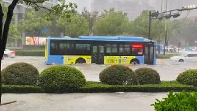 不想在多奋斗了，能不能拿下这俩位小姐姐，就看你们了#汽车摄影 #法拉利599 #街拍美女 #dou是