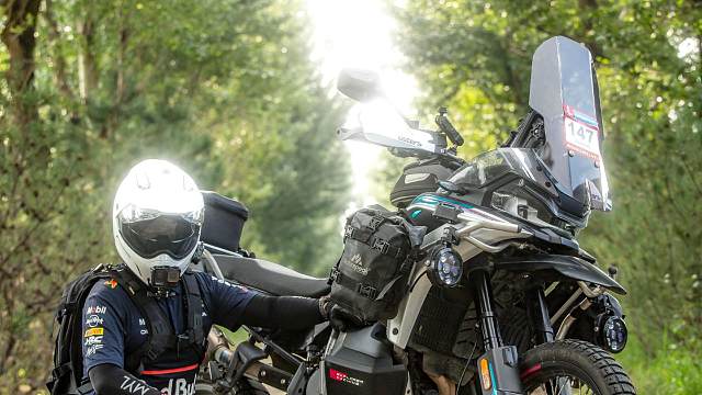 摩旅就是没苦硬吃！ 希望大伙多去吃苦！哈哈#摩旅新疆 #升仕703f