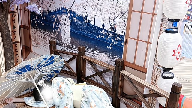 若心真存栀子花  庭中怎有梨花树.