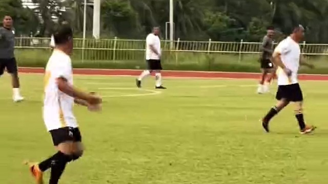 中场大师必备素质视野开阔 # 足球的魅力 #