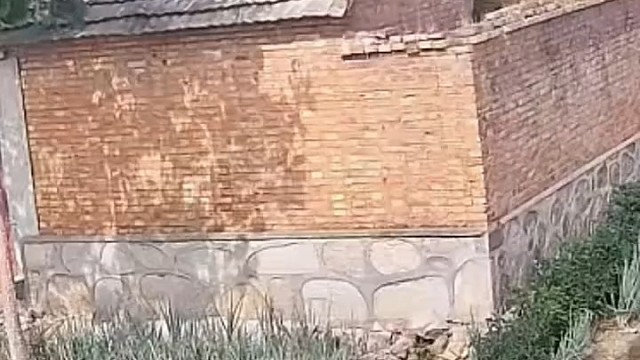 三轮车想：我可丢不起那人，我先走了[龇牙]