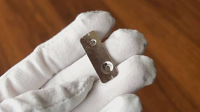 告别手工穿簧全自动化生产桥式铆接电池弹片