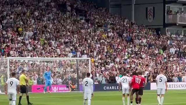 射门的时候绵软无力，踢点球的时候恨不得把球抽爆