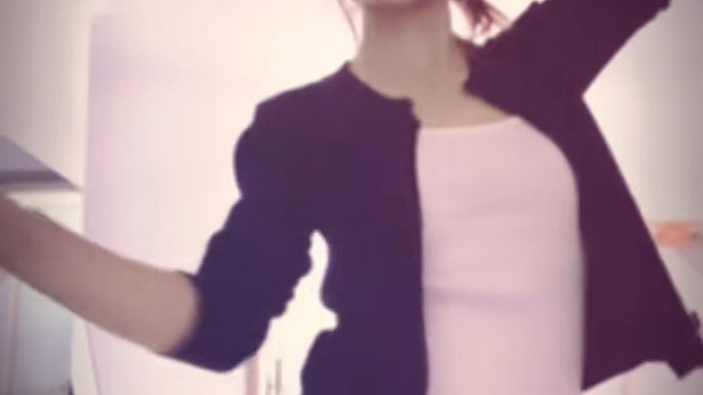 别走好不好 姨可以穿泳装给你看...