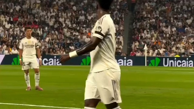 姆巴佩也很无奈，只有他一个人冲锋陷阵