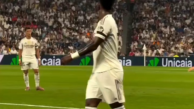 姆巴佩也很无奈，只有他一个人冲锋陷阵