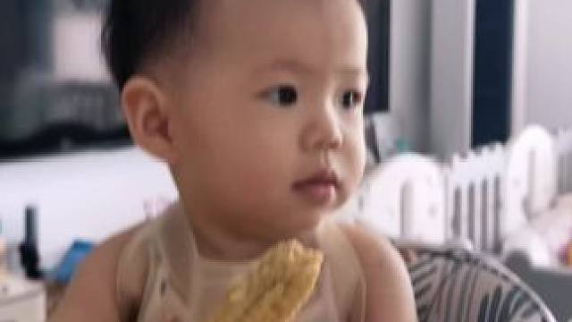 #人类幼崽可爱行为 #小吃货的日常 #ི࿆记录人类幼崽成长记 #人类幼崽真是越养越上头 #可爱到膨胀