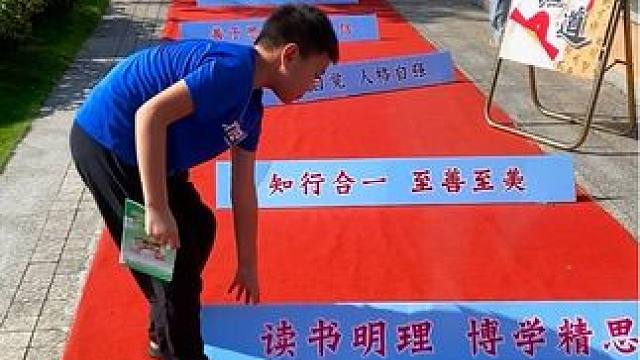 喊了好久的不想住宿，最终被他说服了给他办走读，远离他说的青蛙窝高三最后一年了，希望他能有个好的休息环