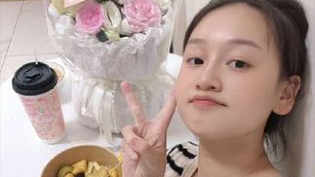 又是被鲜花和酸嘢治愈的一天