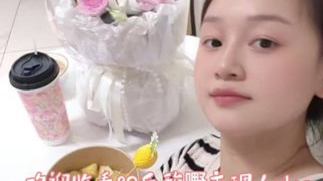 七夕和鲜花水果更配哦～浪漫仪式感拉满pineapple  
#七夕浪漫仪式感 #酸果果酸嘢七夕和鲜花