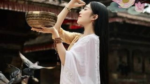 长期低头久坐，体态不好的朋友，多练这些动作 没有哑铃可以用两瓶矿泉水代替，在家就可练习
#女子塑形教