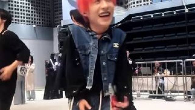 EXO前夜翻跳 看画质 你们猜猜是啥时候的库存#exo #前夜 #趣玩 #爱豆联盟随机舞蹈 #爱豆联