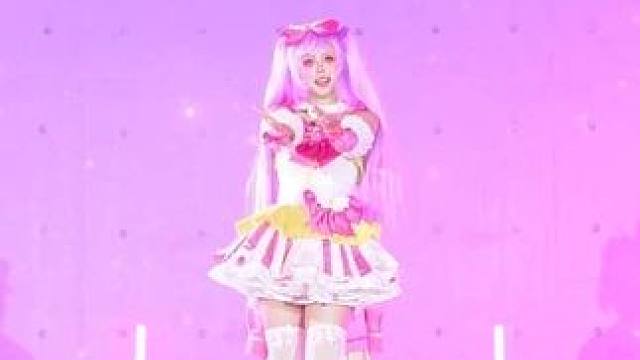 “大家都是朋友”下一句是———？
动作参考：iRis官方舞蹈mv
大啦啦：梦梦
小啦啦：哒哒
摄影：