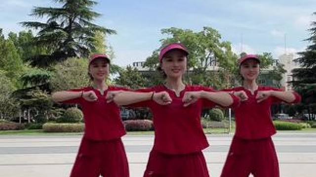 热门歌曲粉红色的回忆#暴汗燃脂瘦全身 #可欣有氧健身 #热门音乐 #适合所有人的健身操 #减肥