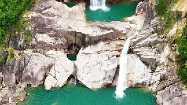 八甲半空潭瀑布丨玩水、露营，徒步5分钟❗ 开车直接导航，阳春八甲半空潭。下车，徒步5分钟即到~ 
大