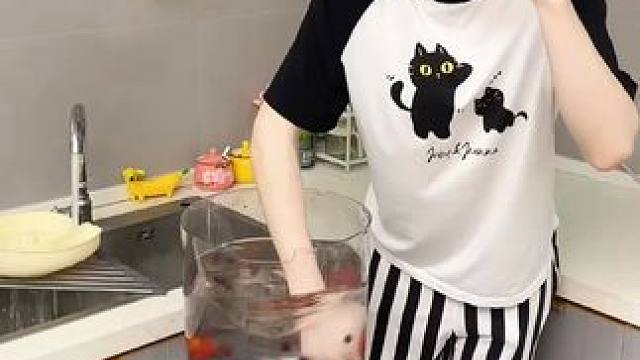 蜗牛自动清洗篮 有了它，以后洗水果可就太方便了，自动洗干净还能自动沥水，#沥水篮  #厨房好物  #