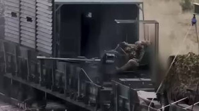 俄罗斯疯狂装甲战斗列车 #火车 #火力全开 #俄罗斯乌克兰局势