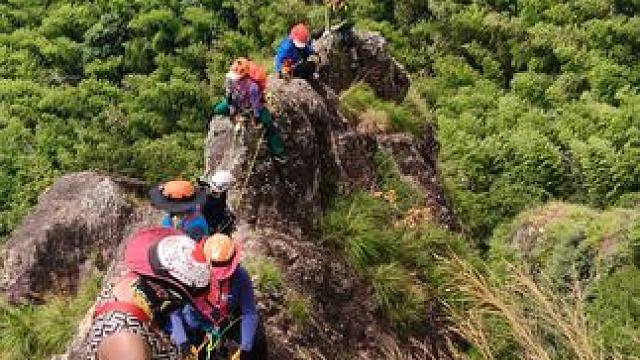 昨日份呼狗石小骑马岭，心跳加速❤️
#危险动作请勿模仿 #户外 #惊险刺激 #不可思议 #爬山