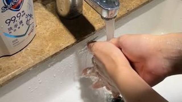 女朋友新买的肥皂，她说又香又解压！ #玩个很新的东西  #解压