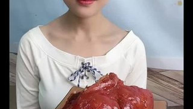 #养生小常识。 #木耳猪油汤的功效 #闪到腰后可以立刻贴膏药吗 #渔业法 #手掌气血不足的表现