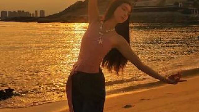 亲耳听 这盛夏的蝉鸣～#氛围感 #宿命感 #日落 #舞蹈翻跳 #古典舞