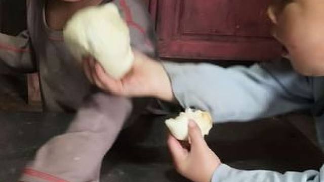 带孩子的累只有经历过的懂。#农村娃