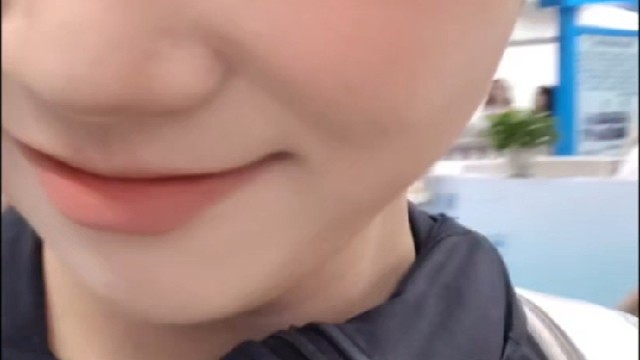 沉浸式听歌化妆