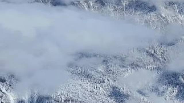 西岭雪山 早鸟票可以先囤#雪山 #日照金山 #滑雪 #雪景 #亲子游玩好去处