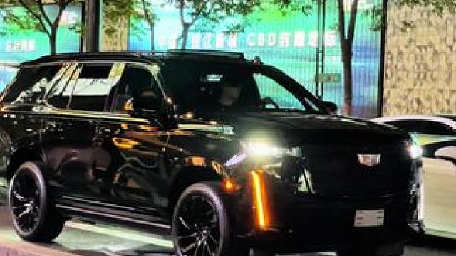 来自浴皇大帝凯雷德的压迫感，还有路虎揽胜什么事#凯迪拉克凯雷德 #气场全开 #压迫感 #上热搜