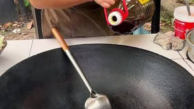 今天教大家做一道川渝人特别爱吃的泡椒毛肚鸭肠，真的巨下饭！#美食 #重庆美食 #小面调料