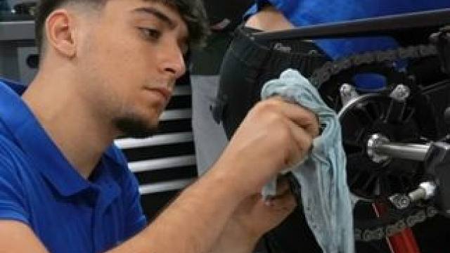 MotoGP机械师是怎样练成的 