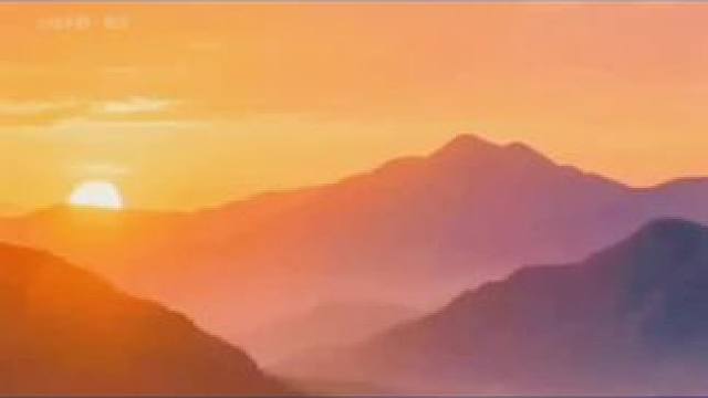 跟着镜头慢下来，看山与路被晨光染成温柔的颜色#伤感音乐 #经典老歌 #情感音乐