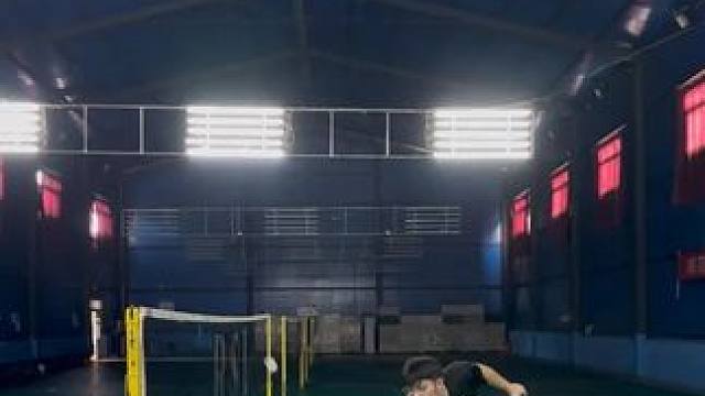 羽毛球勾球如何提高质量 握拍小细节#羽毛球教学 #羽毛球集训 #羽毛球精彩片段