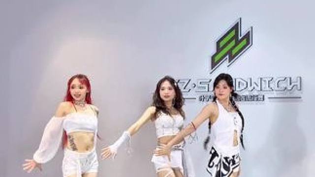 你是谁你自己说了算#golden #猎魔女团 #izna #翻跳 #三明治Team