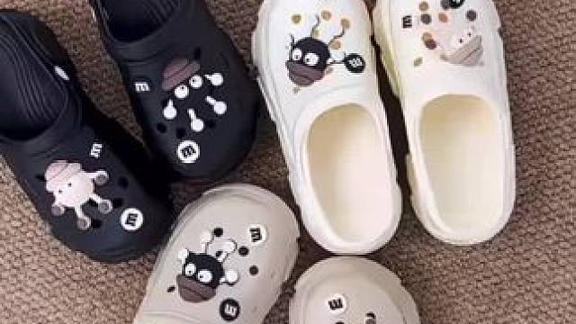 19.9r买的不臭不响洞洞鞋~
宝藏洞洞鞋·暴走神器
姐妹们，根据我的毕业旅游经验
真的就带一双洞洞